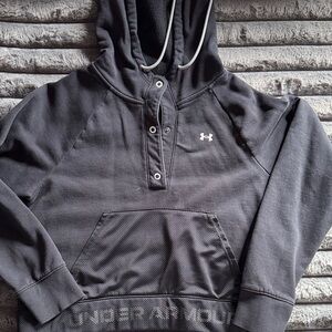 Under Armour women’s black crop Hoodie